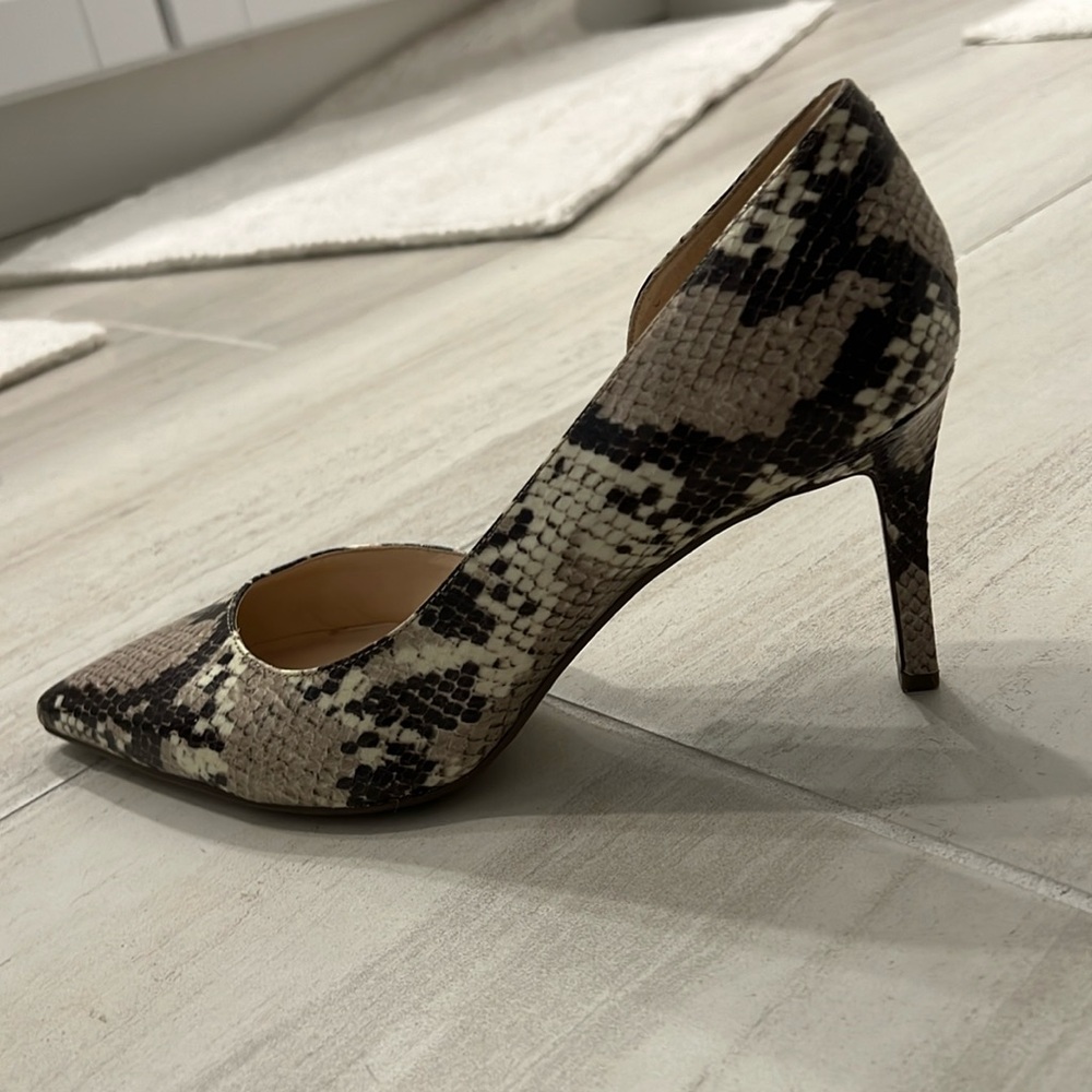 Nine West Women’s Scale Print Pointed Heels